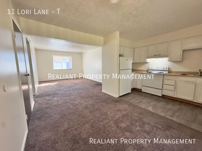 Building Photo - 11 Lori Ln