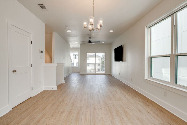 Building Photo - 2335 Benbrook Blvd