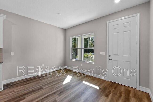 Building Photo - 887 E Weldon Ct