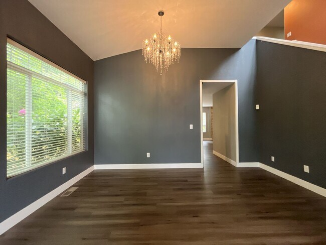Building Photo - Beautiful 5BD/3BA Home with Soaking Tub, Island Kitchen & Attached 2-Car Garage