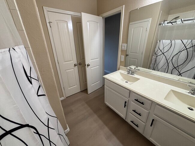 Building Photo - 24611 Fort Timbers Ct