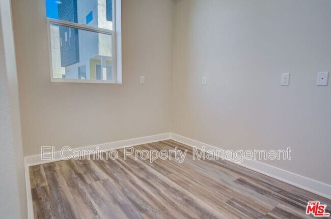 Building Photo - 835 Aloe Pl