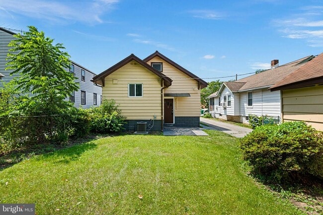 Building Photo - 27 Reamer Ave