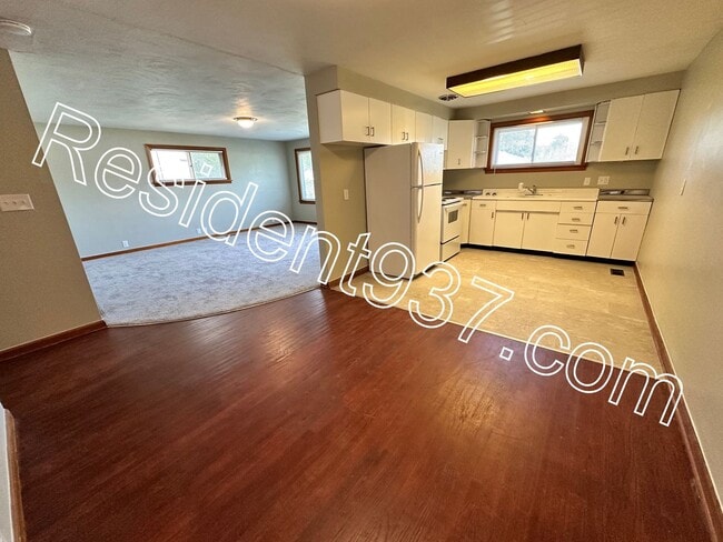 Building Photo - 3 Bed 1 Bath Home