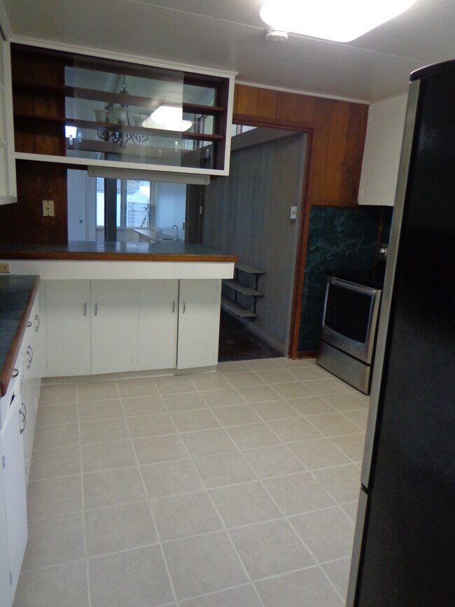 Building Photo - 420 N Kalaheo Ave