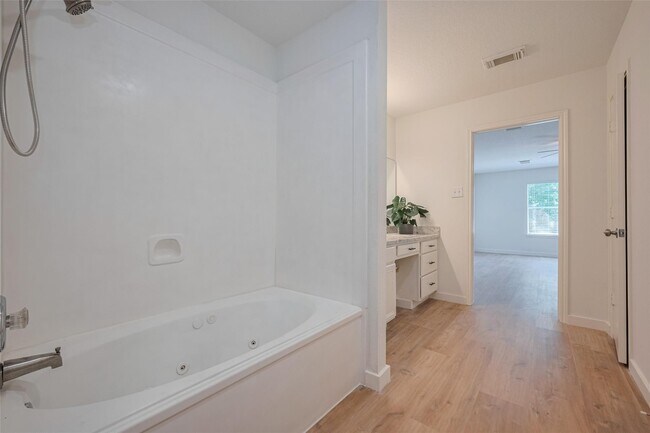 Building Photo - 10918 Linden Gate Dr