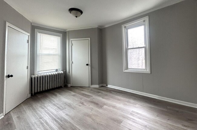 Building Photo - 705 Edgemore Rd