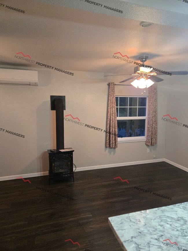 Building Photo - STATUS: AVAILABLE | R76 | $1495 + $100 FLA...