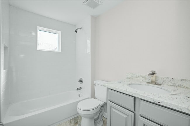 Building Photo - 207 E Bernard St