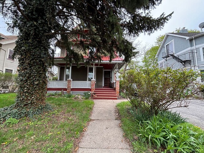 Building Photo - 174 N Goodman St