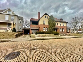 Building Photo - 1939 Crafton Blvd