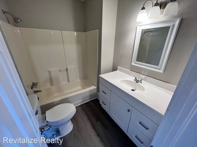 Building Photo - 3 br, 2 bath House - 1253 Cottrell Street