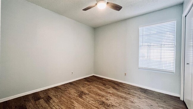 Building Photo - 8813 Pineridge Dr