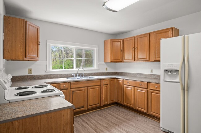 Building Photo - Charming 4-Bedroom Home in Peaceful Rural ...