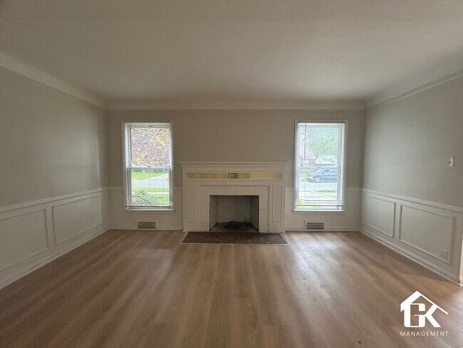 Building Photo - 5915 Farmbrook St