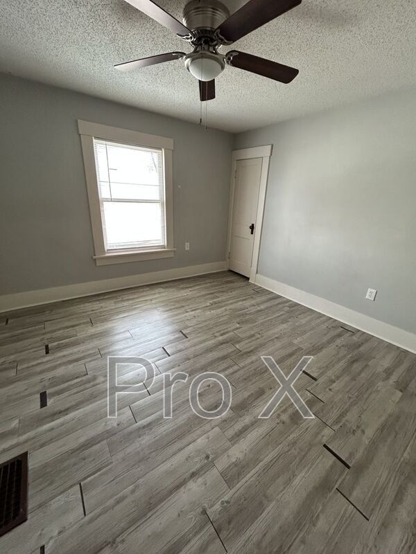 Building Photo - 110 W Lindburg St