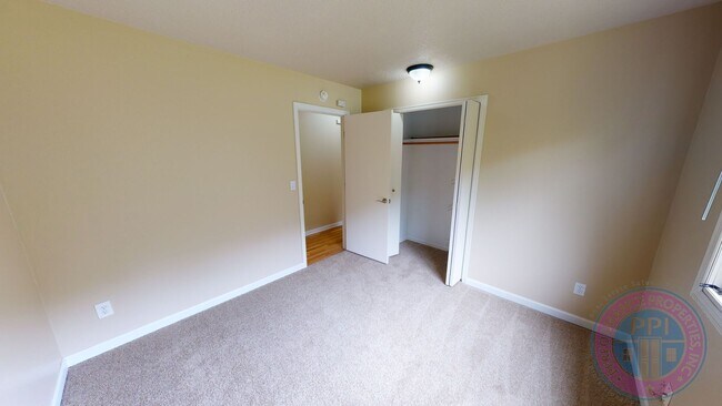 Building Photo - West Linn Hidden Springs Neighborhood / Si...