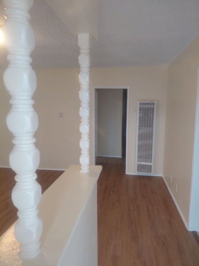 Building Photo - 452