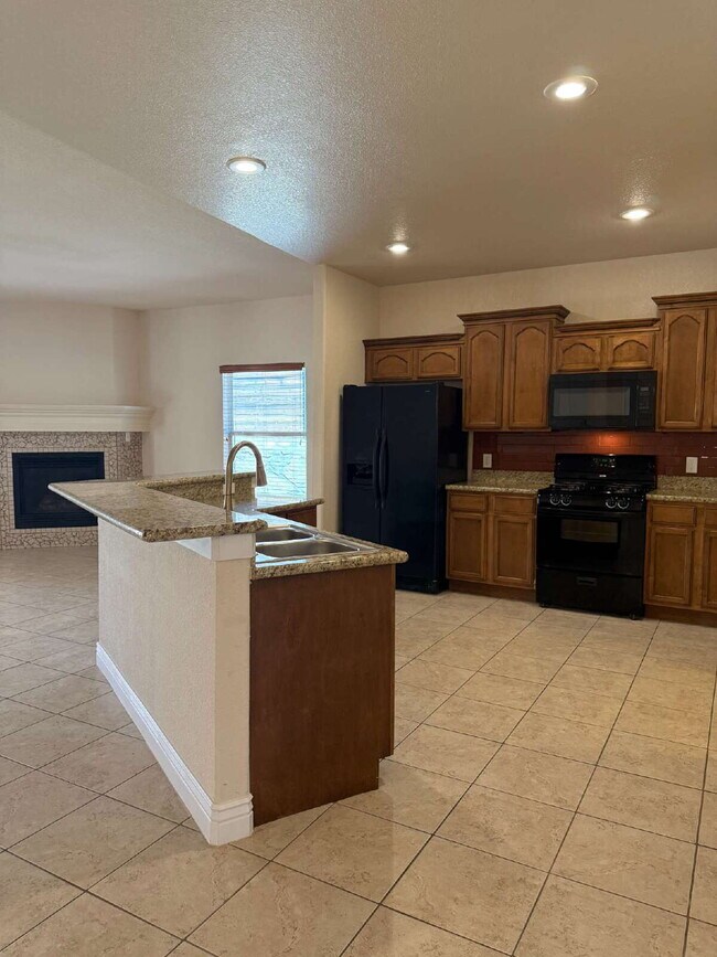 Building Photo - "Spacious 4-Bedroom Oasis with Granite Kit...