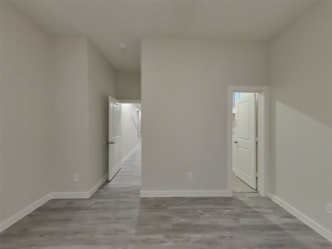 Building Photo - 9835 Willow Creek Commerce Dr