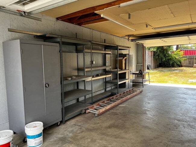 Building Photo - Remodeled 3 Bedroom 2 Bath House with 4 Ca...