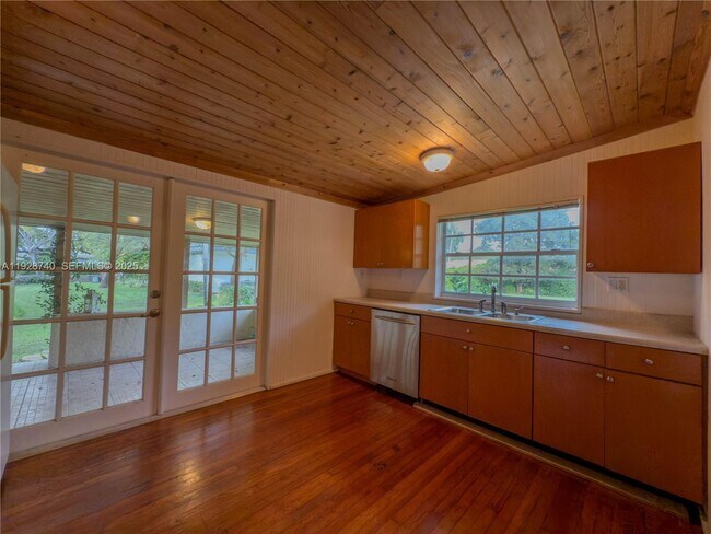 Building Photo - 730 SW 80th St