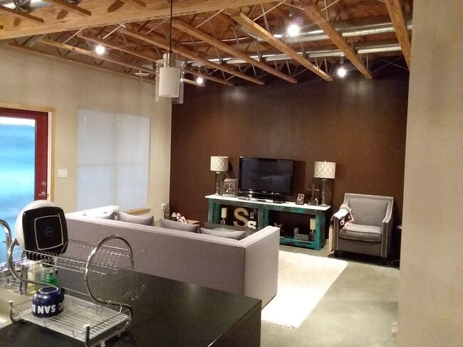Building Photo - Stunning Modern Urban Loft – Spacious, Stylish, and Conveniently Located