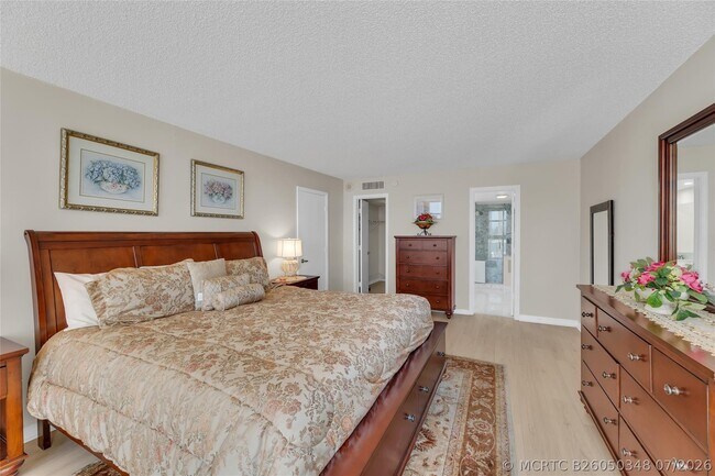 Building Photo - 1370 S Ocean Blvd
