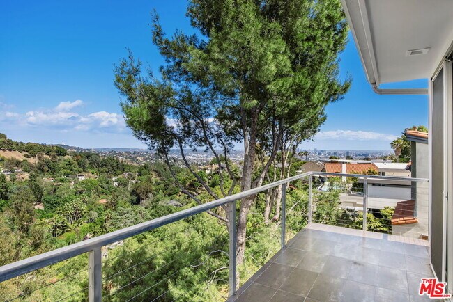 Building Photo - 2600 Carman Crest Dr