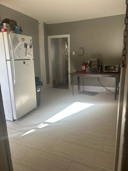 Building Photo - 1315 S Hicks St