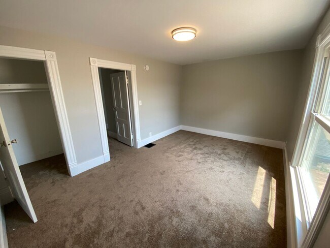 Building Photo - 135 Houseman Ave NE