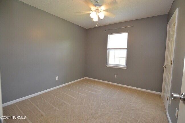 Building Photo - 206 Wedgewood Dr