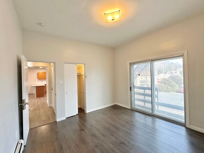 Building Photo - 449 N Main St