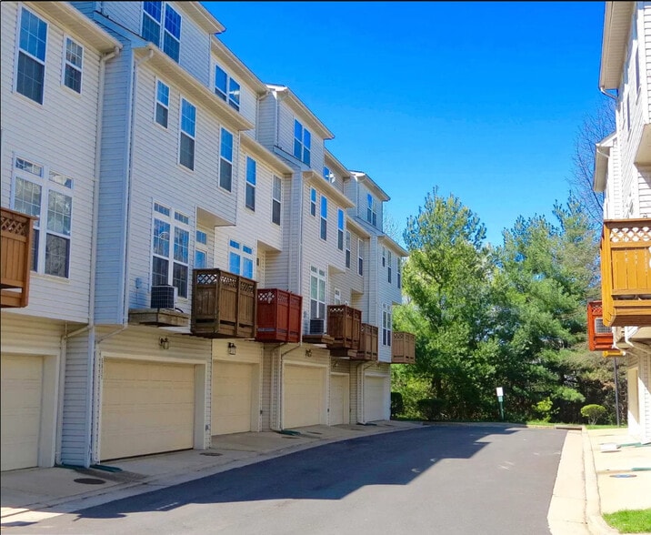 Building Photo - 5806 Pearson Ln