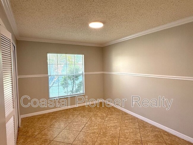Building Photo - 1412 High Knoll Dr