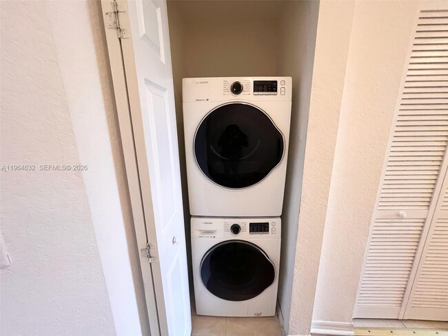 Building Photo - 4915 SW 140th Terrace