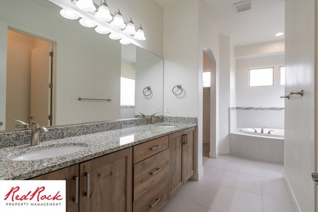 Building Photo - Pet Friendly 4 Bedroom Little Valley Home ...