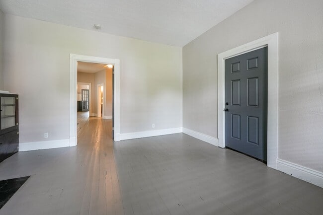 Building Photo - Updated Historical duplex!!
