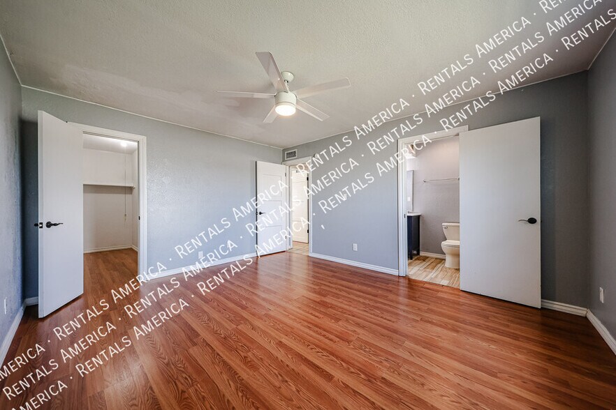 Building Photo - 15851 N 23rd St