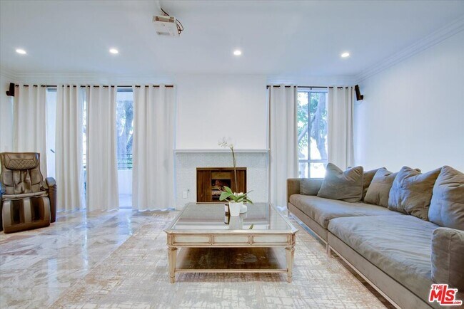 Building Photo - 1909 Pelham Ave