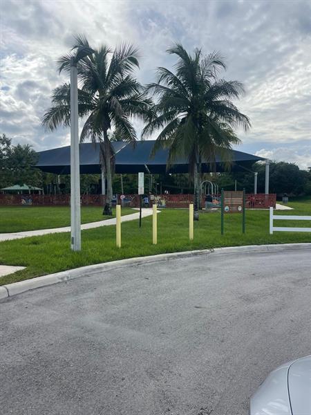 Building Photo - 8021 Sanibel Dr