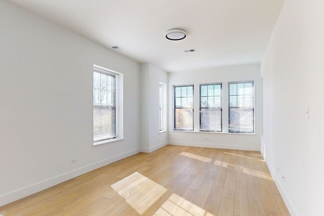 Floorplan - 5411-5421 S. Ellis Avenue