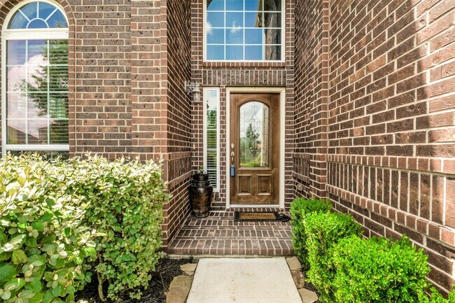 Building Photo - 26335 Cedar Pine Dr