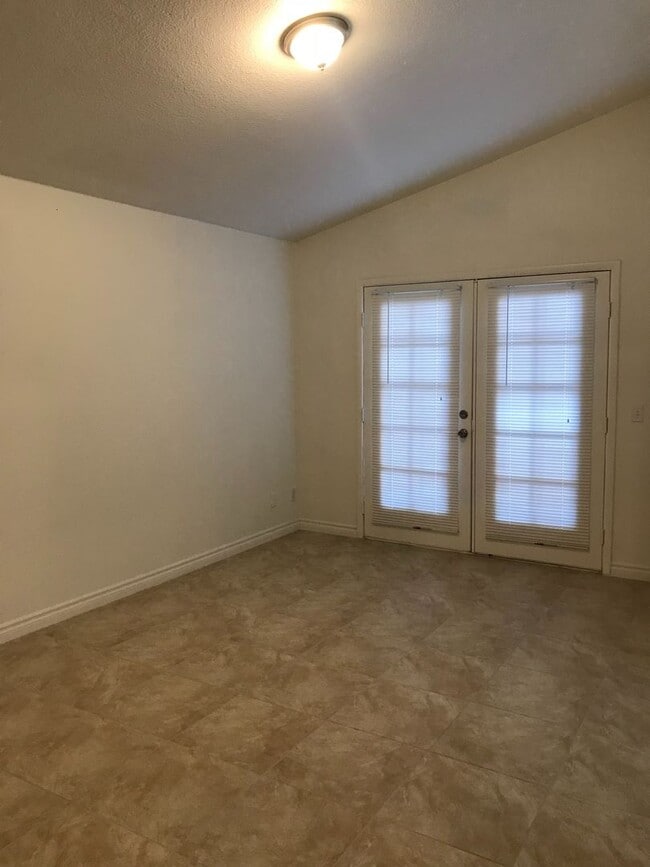 Building Photo - SUNRISE MOUNTAIN: This Ranch Style (Single Story) 3bed/2ba - 89156