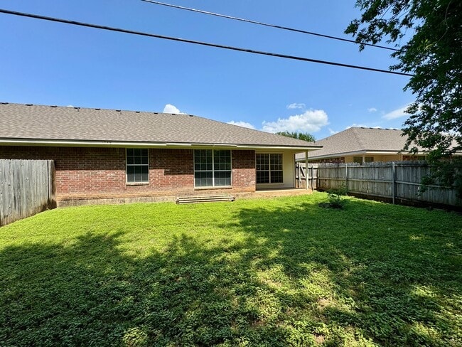 Building Photo - Duplex