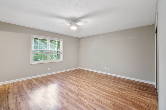 Building Photo - 325 Winding River Dr