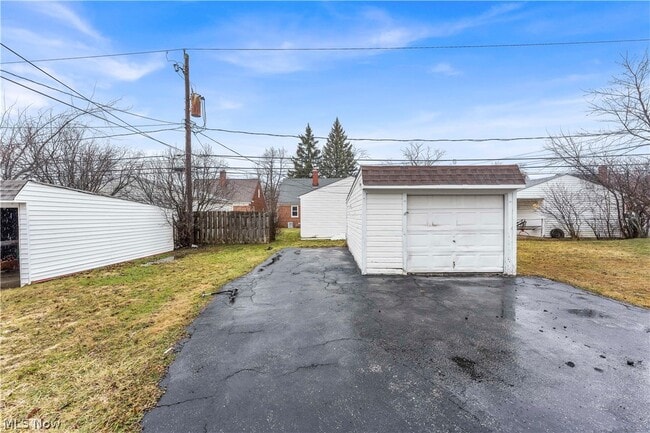 Building Photo - 21303 Kenyon Dr