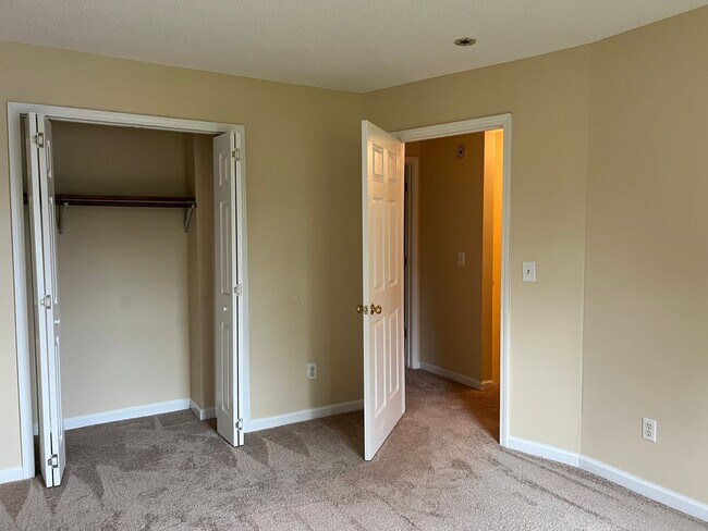 Building Photo - 2413 Louise St