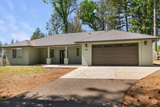 Building Photo - Cute 3 bedroom/2 bath house in beautiful P...