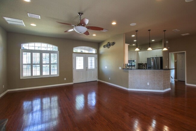 Building Photo - 6065 Spruce Point Cir